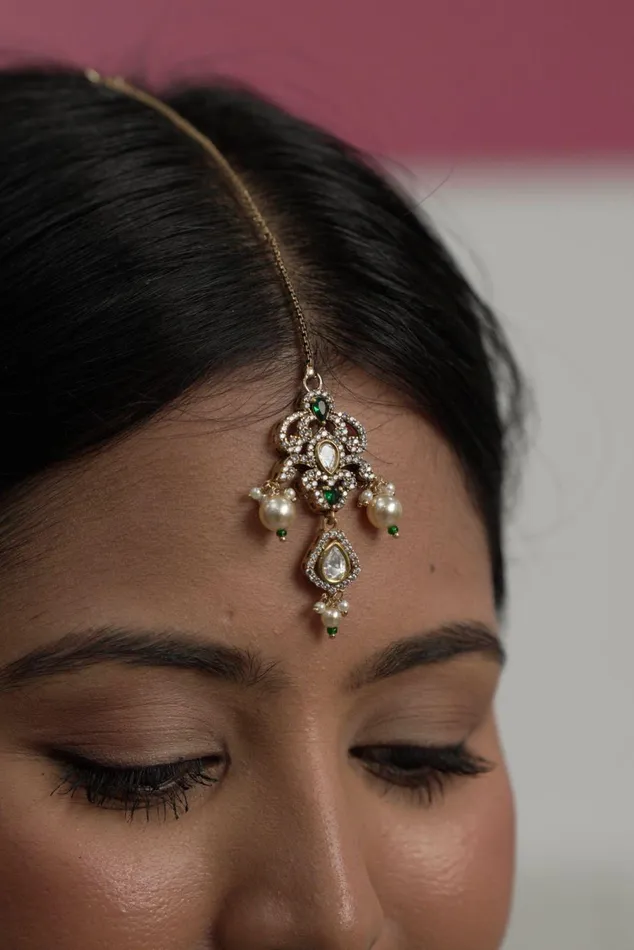 Earrings Attrangi Dharma Moissanite Polki Small Maangtika