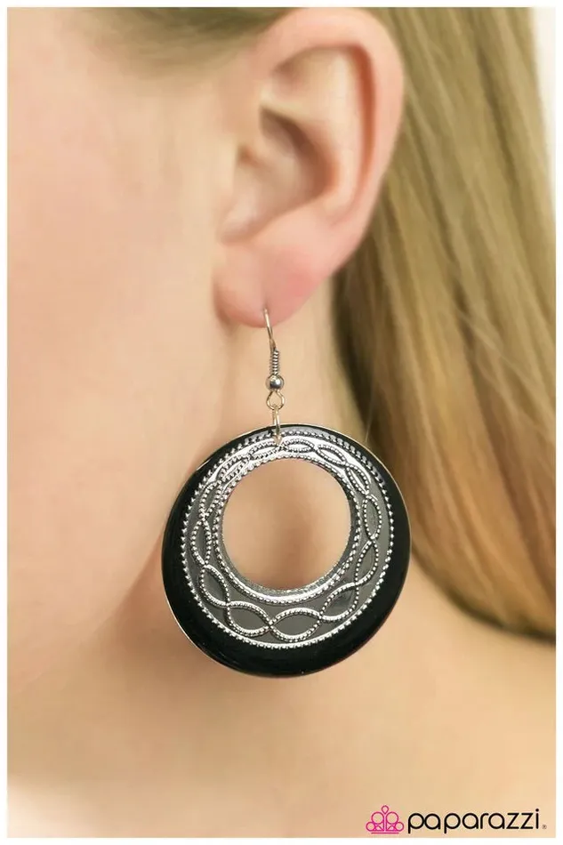 Earrings Paparazzi Jewelry Paparazzi Earring Intertwining Melodies Black