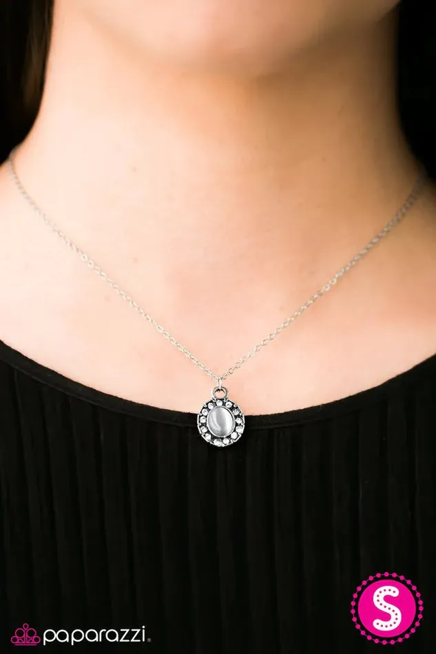 Necklaces Paparazzi Necklace Moon Garden White Paparazzi Jewelry