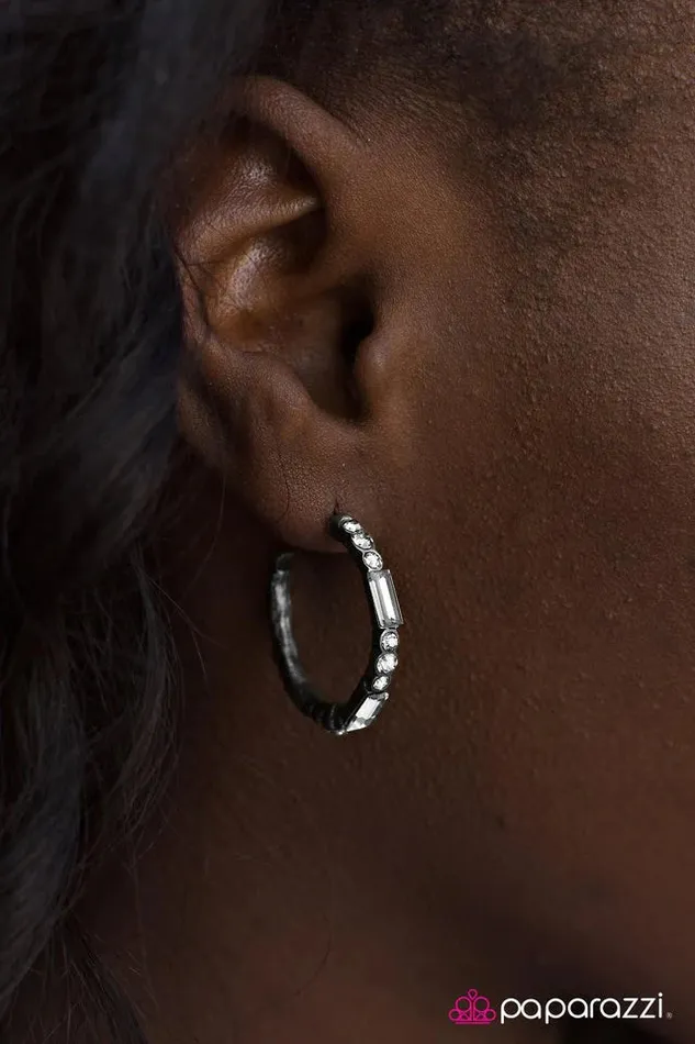 Paparazzi Jewelry Earrings Paparazzi Earring BLING On The Night Black
