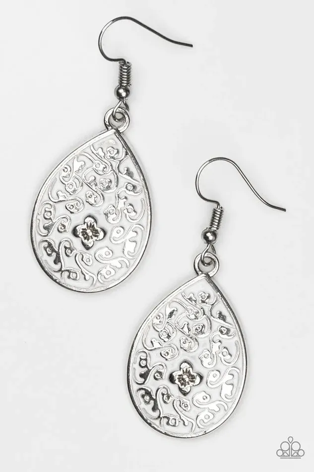 Paparazzi Jewelry Earrings Paparazzi Earring Flirty Flower Girl White