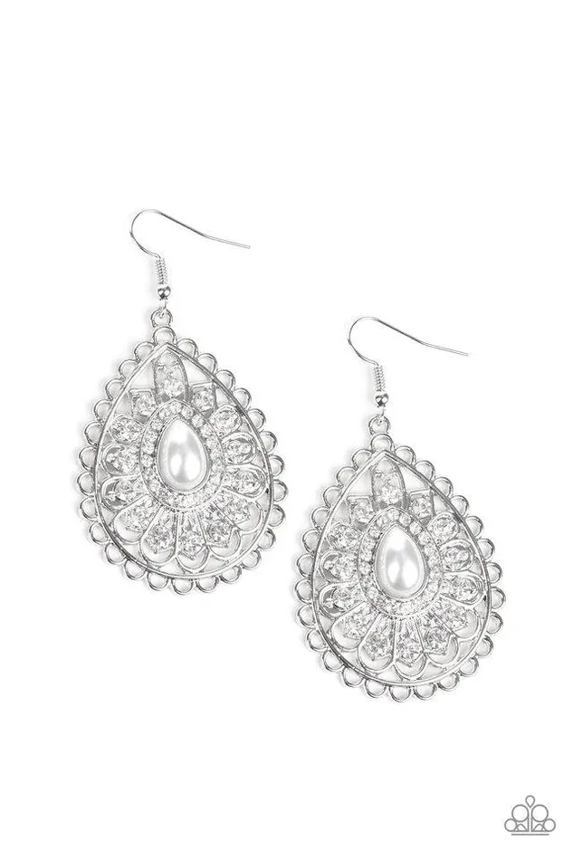 Paparazzi Jewelry Earrings Paparazzi Earring Glamour Grandeur White