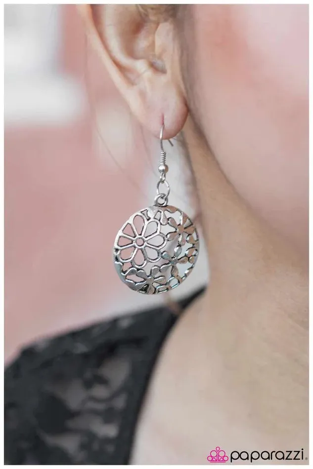 Paparazzi Jewelry Earrings Paparazzi Earring Playing the Field Silver