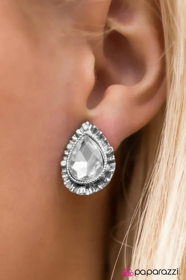 Paparazzi Jewelry Earrings Paparazzi Earring The Royal Court White