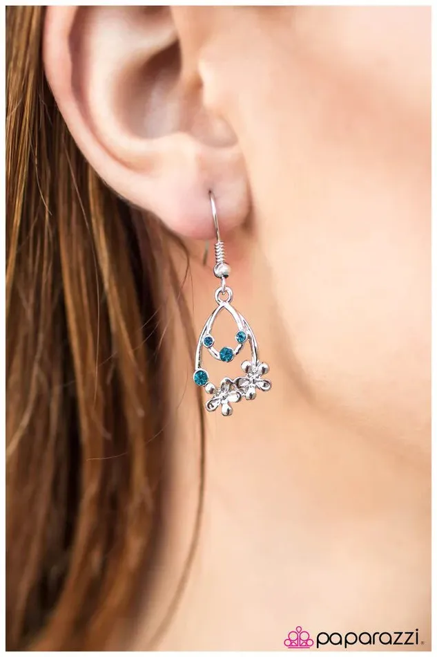 Paparazzi Jewelry Earrings Paparazzi Earring Very Merry Blue