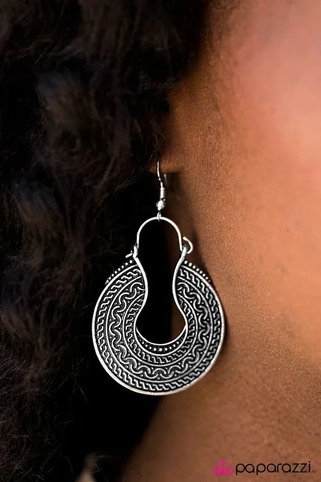 Paparazzi Jewelry Earrings Paparazzi Earring Western Horizons Silver