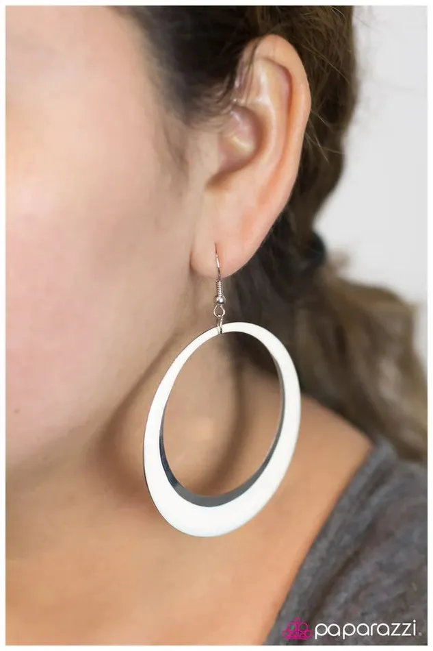 Paparazzi Jewelry Paparazzi Earring Fly Me To The Moon White Earrings