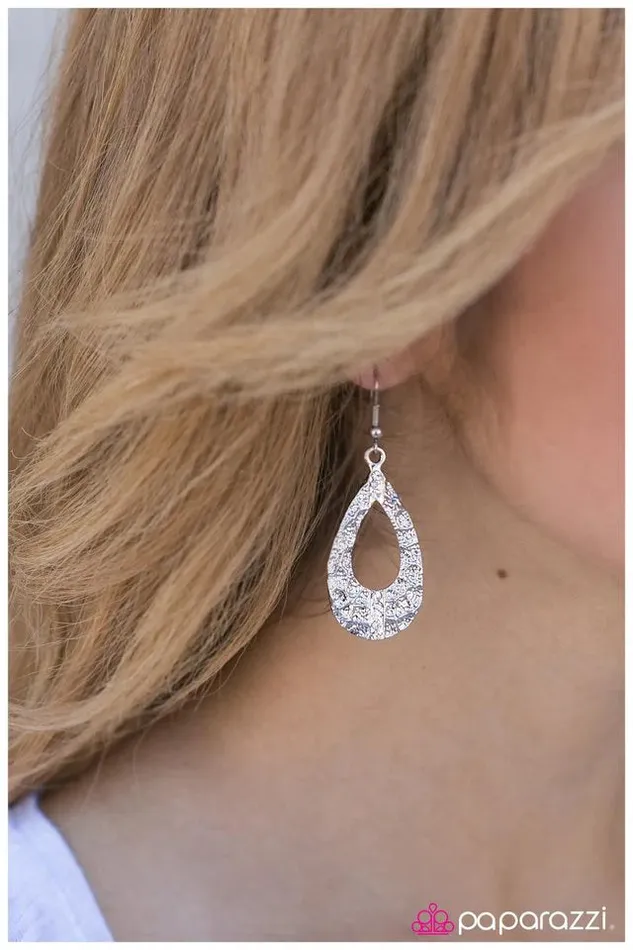 Paparazzi Jewelry Paparazzi Earring Shine On White Earrings