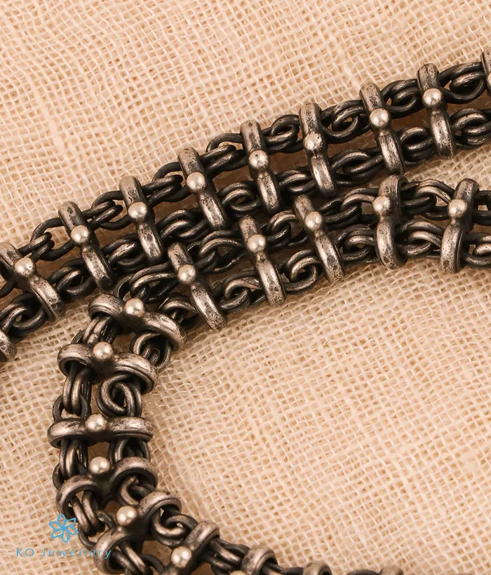 The Surabhi Lakshmi Silver Nakkasi Chain Necklace Silversmith Necklaces