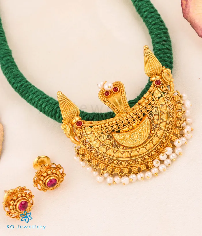 The Viloma Kokkethathi Silver Thread Necklace Green Silversmith Necklaces