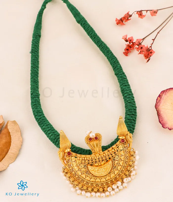 The Viloma Kokkethathi Silver Thread Necklace Green Silversmith Necklaces
