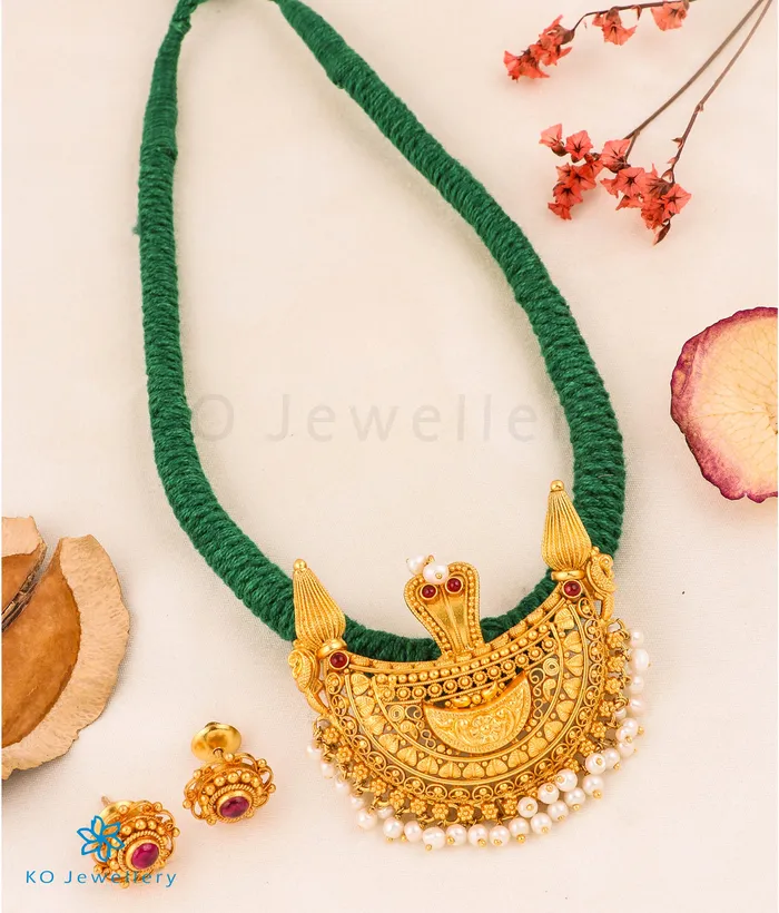 The Viloma Kokkethathi Silver Thread Necklace Green Silversmith Necklaces